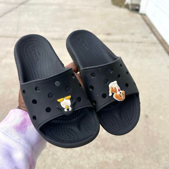 Crocs‎ Kids Classic Crocs Slides Size 1 Black With Charms - Picture 6 of 9